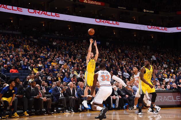 OAKLAND, CA - JANUARY 8: Klay Thompson #11 of the Golden State Warriors shoots the ball against the New York Knicks on January 8, 2019 at ORACLE Arena in Oakland, California. NOTE TO USER: User expressly acknowledges and agrees that, by downloading and or using this photograph, user is consenting to the terms and conditions of Getty Images License Agreement. Mandatory Copyright Notice: Copyright 2019 NBAE (Photo by Noah Graham/NBAE via Getty Images)