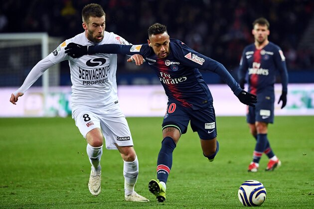 Guingamp's French midfielder Lucas Deaux  (L) vies with Paris Saint-Germain's Brazilian forward Neymar Jr during the French League Cup quarter-final football match between Paris Saint-Germain (PSG) and Guingamp (EAG) on January 9, 2019, at the Parc des Princes stadium in Paris. (Photo by Anne-Christine POUJOULAT / AFP)        (Photo credit should read ANNE-CHRISTINE POUJOULAT/AFP/Getty Images)