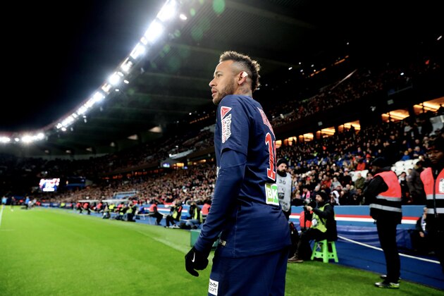 PARIS, FRANCE - JANUARY 09:  Neymar Jr
of Paris Saint-Germain in action  during the League Cup match between Paris Saint Germain and EA Guingamp at Parc des Princes on January 9, 2019 in Paris, France.  (Photo by Xavier Laine/Getty Images)