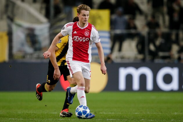 ATHENS, GREECE - NOVEMBER 27: Frenkie de Jong of Ajax during the UEFA Champions League  match between AEK Athene v Ajax at the Olympisch Stadion Spyridon Louis on November 27, 2018 in Athens Greece (Photo by Erwin Spek/Soccrates/Getty Images)