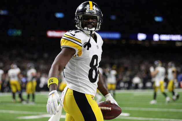 NEW ORLEANS, LOUISIANA - DECEMBER 23: Antonio Brown #84 of the Pittsburgh Steelers celebrates a touchdown during the second half against the New Orleans Saints at the Mercedes-Benz Superdome on December 23, 2018 in New Orleans, Louisiana. (Photo by Chris Graythen/Getty Images)