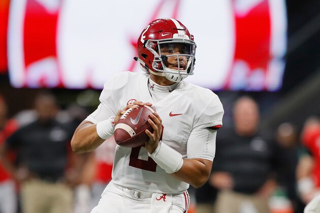 ATLANTA, GA - DECEMBER 01:  Jalen Hurts #2 of the Alabama Crimson Tide looks to pass in the fourth quarter against the Georgia Bulldogs during the 2018 SEC Championship Game at Mercedes-Benz Stadium on December 1, 2018 in Atlanta, Georgia.  (Photo by Kevin C. Cox/Getty Images)