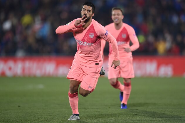 GETAFE, SPAIN - JANUARY 06:   Luis Suarez of FC Barcelona celebrates after scoring his team's 2nd goal during the La Liga match between Getafe CF and FC Barcelona at Coliseum Alfonso Perez on January 06, 2019 in Getafe, Spain. (Photo by Denis Doyle/Getty Images)