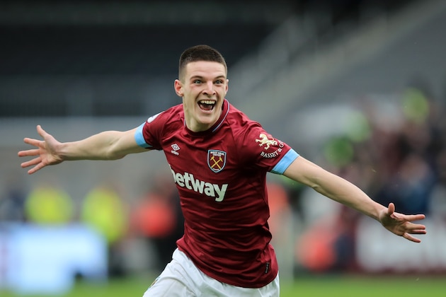 LONDON, ENGLAND - JANUARY 12:  Declan Rice of West Ham United celebrates after scoring his team's first goal during the Premier League match between West Ham United and Arsenal FC at London Stadium on January 12, 2019 in London, United Kingdom.  (Photo by Marc Atkins/Getty Images)