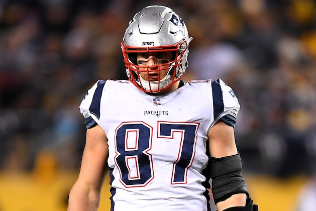 PITTSBURGH, PA - DECEMBER 16:  Rob Gronkowski #87 of the New England Patriots in action during the game against the Pittsburgh Steelers at Heinz Field on December 16, 2018 in Pittsburgh, Pennsylvania. (Photo by Joe Sargent/Getty Images)