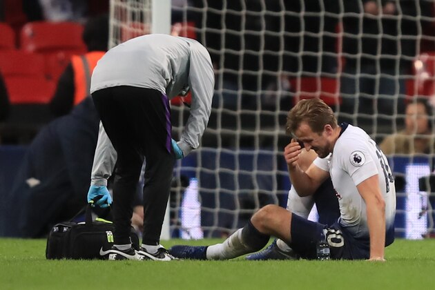 LONDON, ENGLAND - JANUARY 13:  Harry Kane of Tottenham Hotspur reacts as he receives treatment for an injury at the end of the game during the Premier League match between Tottenham Hotspur and Manchester United at Wembley Stadium on January 13, 2019 in London, United Kingdom. (Photo by Marc Atkins/Getty Images)