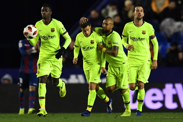 VALENCIA, SPAIN - JANUARY 10:  Philippe Coutinho of Barcelona (2L) celebrates after scoring his team's first goal with Ousmane Dembele (L), Arturo Vidal (2R) and Sergio Busquets (R) during the Copa del Rey Round of 16 match between Levante and FC Barcelona at Ciutat de Valencia on January 10, 2019 in Valencia, Spain. (Photo by David Ramos/Getty Images)