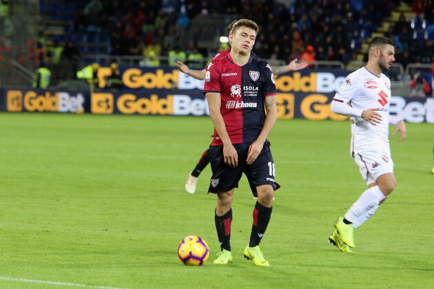 CAGLIARI, ITALY - NOVEMBER 26: Nicolo Barella of Cagliari in action during the Serie A match between Cagliari and Torino FC at Sardegna Arena on November 26, 2018 in Cagliari, Italy. (Photo by Enrico Locci/Getty Images) CAGLIARI, ITALY - NOVEMBER 26: Nicolo Barella of Cagliari in action during the Serie A match between Cagliari and Torino FC at Sardegna Arena on November 26, 2018 in Cagliari, Italy. (Photo by Enrico Locci/Getty Images)