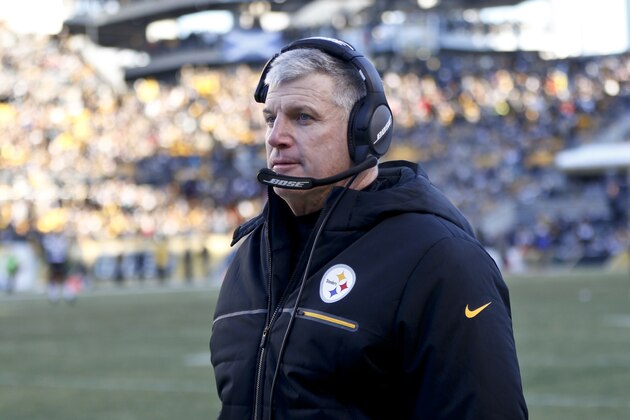 Pittsburgh Steelers offensive line coach Mike Munchak walks the sideline during the second half of an NFL divisional football AFC playoff game against the Jacksonville Jaguars in Pittsburgh, Sunday, Jan. 14, 2018. (AP Photo/Keith Srakocic)