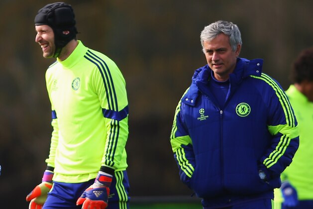 COBHAM, ENGLAND - MARCH 10:  Jose Mourinho manager of Chelsea (R) and goalkeeper Petr Cech (2R) smile during a Chelsea training session ahead of the UEFA Champions League Round of 16 second leg match against Paris Saint-Germain at Chelsea Training Ground on March 10, 2015 in Cobham, England.  (Photo by Paul Gilham/Getty Images)