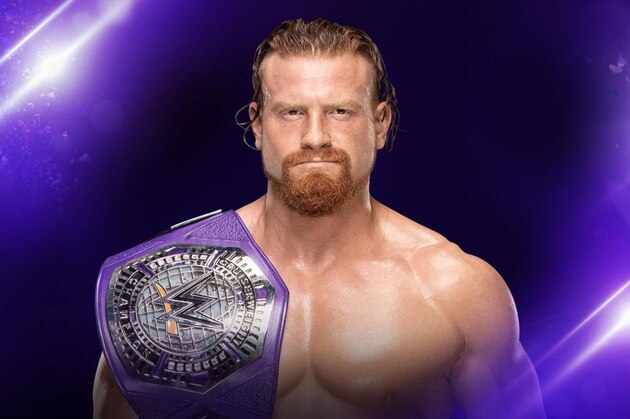 Buddy Murphy with his cruiserweight title