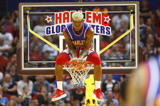 SYDNEY, AUSTRALIA - APRIL 15: Flip of the Globetrotters dances in the basket during the Harlem Globetrotters World Tour at Qudos Bank Arena on April 15, 2018 in Sydney, Australia. (Photo by Daniel Munoz/Getty Images) SYDNEY, AUSTRALIA - APRIL 15: Flip of the Globetrotters dances in the basket during the Harlem Globetrotters World Tour at Qudos Bank Arena on April 15, 2018 in Sydney, Australia. (Photo by Daniel Munoz/Getty Images)