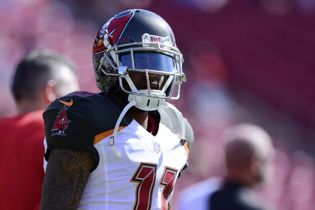 TAMPA, FLORIDA - NOVEMBER 25: DeSean Jackson #11 of the Tampa Bay Buccaneers looks towards the bench during warm-up before a game against the San Francisco 49ers at Raymond James Stadium on November 25, 2018 in Tampa, Florida. (Photo by Julio Aguilar/Getty Images)