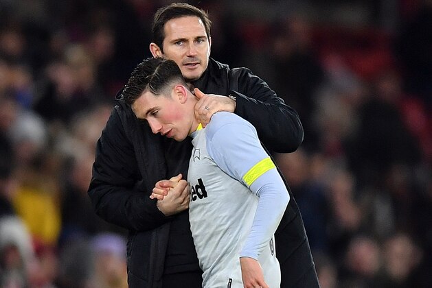 SOUTHAMPTON, ENGLAND - JANUARY 16:  Derby County Manager Frank Lampard substitutes Harry Wilson during the FA Cup Third Round Replay match between Southampton FC and Derby County at St Mary's Stadium on January 16, 2019 in Southampton, United Kingdom.  (Photo by Dan Mullan/Getty Images)