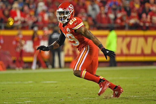 KANSAS CITY, MO - DECEMBER 13:  Defensive back Eric Berry #29 of the Kansas City Chiefs drops back in coverage during the first half against the Los Angeles Chargers on December 13, 2018 at Arrowhead Stadium in Kansas City, Missouri.  (Photo by Peter G. Aiken/Getty Images)