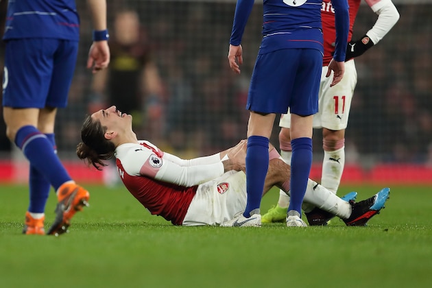 LONDON, ENGLAND - JANUARY 19: Hector Bellerin of Arsenal goes down injured during the Premier League match between Arsenal FC and Chelsea FC at Emirates Stadium on January 19, 2019 in London, United Kingdom. (Photo by James Williamson - AMA/Getty Images)