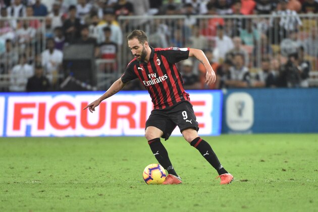 AC Milan's Argentine forward Gonzalo Higuain controls the ball during their Supercoppa Italiana final between Juventus and AC Milan at the King Abdullah Sports City Stadium in Jeddah on January 16, 2019. (Photo by Fayez Nureldine / AFP)        (Photo credit should read FAYEZ NURELDINE/AFP/Getty Images)