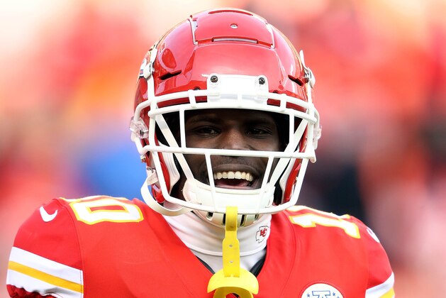 KANSAS CITY, MISSOURI - DECEMBER 30:  Wide receiver Tyreek Hill #10 of the Kansas City Chiefs warms up prior to the game against the Oakland Raiders at Arrowhead Stadium on December 30, 2018 in Kansas City, Missouri. (Photo by Jamie Squire/Getty Images)
