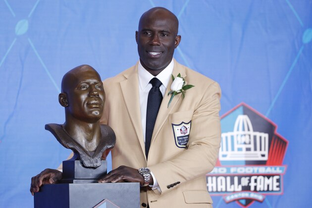 CANTON, OH - AUGUST 05: Terrell Davis poses with his bust during the Pro Football Hall of Fame Enshrinement Ceremony at Tom Benson Hall of Fame Stadium on August 5, 2017 in Canton, Ohio. (Photo by Joe Robbins/Getty Images)