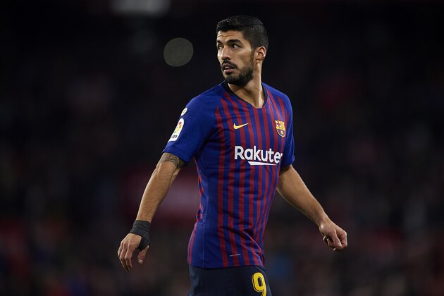 SEVILLE, SPAIN - JANUARY 23: Luis Suarez of FC Barcelona looks on during the Copa del Quarter Final match between Sevilla FC and FC Barcelona at Estadio Ramon Sanchez Pizjuan on January 23, 2019 in Seville, Spain. (Photo by Aitor Alcalde/Getty Images)