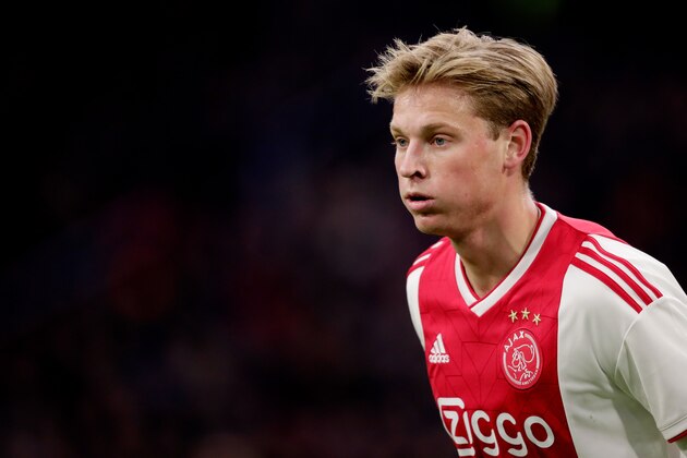 AMSTERDAM, NETHERLANDS - JANUARY 20: Frenkie de Jong of Ajax during the Dutch Eredivisie  match between Ajax v SC Heerenveen at the Johan Cruijff Arena on January 20, 2019 in Amsterdam Netherlands (Photo by David S. Bustamante/Soccrates/Getty Images)