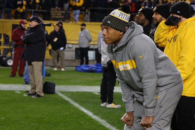 PITTSBURGH, PA - DECEMBER 30: Ryan Shazier #50 of the Pittsburgh Steelers watches the Cleveland Browns play the Baltimore Ravens on the scoreboard at Heinz Field following the Steelers 16-13 win over the Cincinnati Bengals on December 30, 2018 in Pittsburgh, Pennsylvania. (Photo by Justin K. Aller/Getty Images)