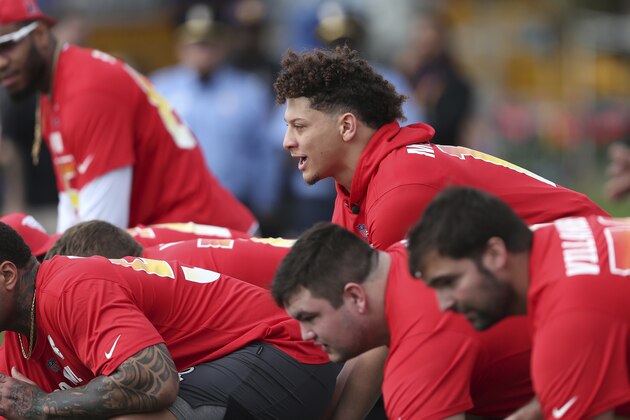 AFC quarterback Patrick Mahomes prepares to take a snap during Pro Bowl NFL football practice, Thursday, Jan. 24, 2019, in Kissimmee, Fla. (AP Photo/Doug Benc)