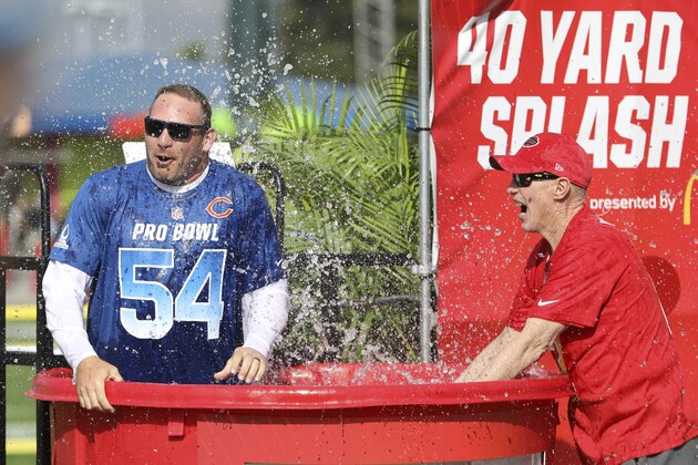 NFC coach Brian Urlacher is seen being splashed by AFC coach Jim Kelly after the 40 Yard Splash event at the Pro Bowl Skills Challenge, Wednesday, January 23, 2019, in Kissimmee, FL. (AP Photo/Gregory Payan)