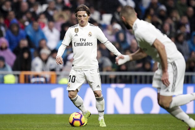 MADRID, SPAIN - JANUARY 19: (L-R) Luka Modric of Real Madrid, Karim Benzema of Real Madrid during the La Liga Santander  match between Real Madrid v Sevilla at the Santiago Bernabeu on January 19, 2019 in Madrid Spain (Photo by David S. Bustamante/Soccrates/Getty Images)