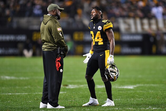 PITTSBURGH, PA - NOVEMBER 08:  Head coach Mike Tomlin of the Pittsburgh Steelers talks with Antonio Brown #84 during the game against the Carolina Panthers at Heinz Field on November 8, 2018 in Pittsburgh, Pennsylvania. (Photo by Joe Sargent/Getty Images)