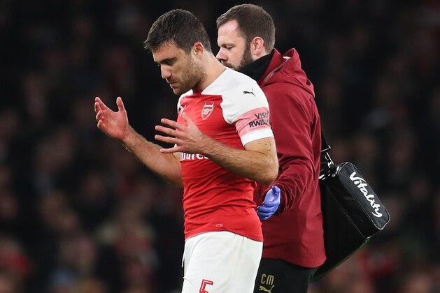 LONDON, ENGLAND - JANUARY 25:  An injured Sokratis Papastathopoulos of Arsenal is given assistance during the FA Cup Fourth Round match between Arsenal and Manchester United at Emirates Stadium on January 25, 2019 in London, United Kingdom. (Photo by Catherine Ivill/Getty Images)