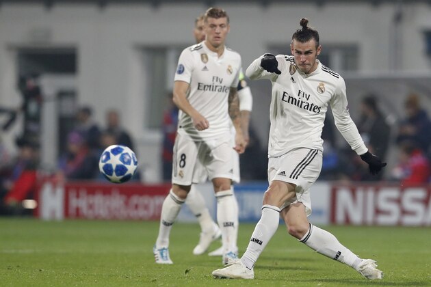 Real midfielder Gareth Bale, right, shoots the ball at the goal from a free kick during the Champions League group G soccer match between Real Madrid and Viktoria Plzen at the Doosan arena in Pilsen, Czech Republic, Wednesday, Nov. 7, 2018. (AP Photo/Petr David Josek)