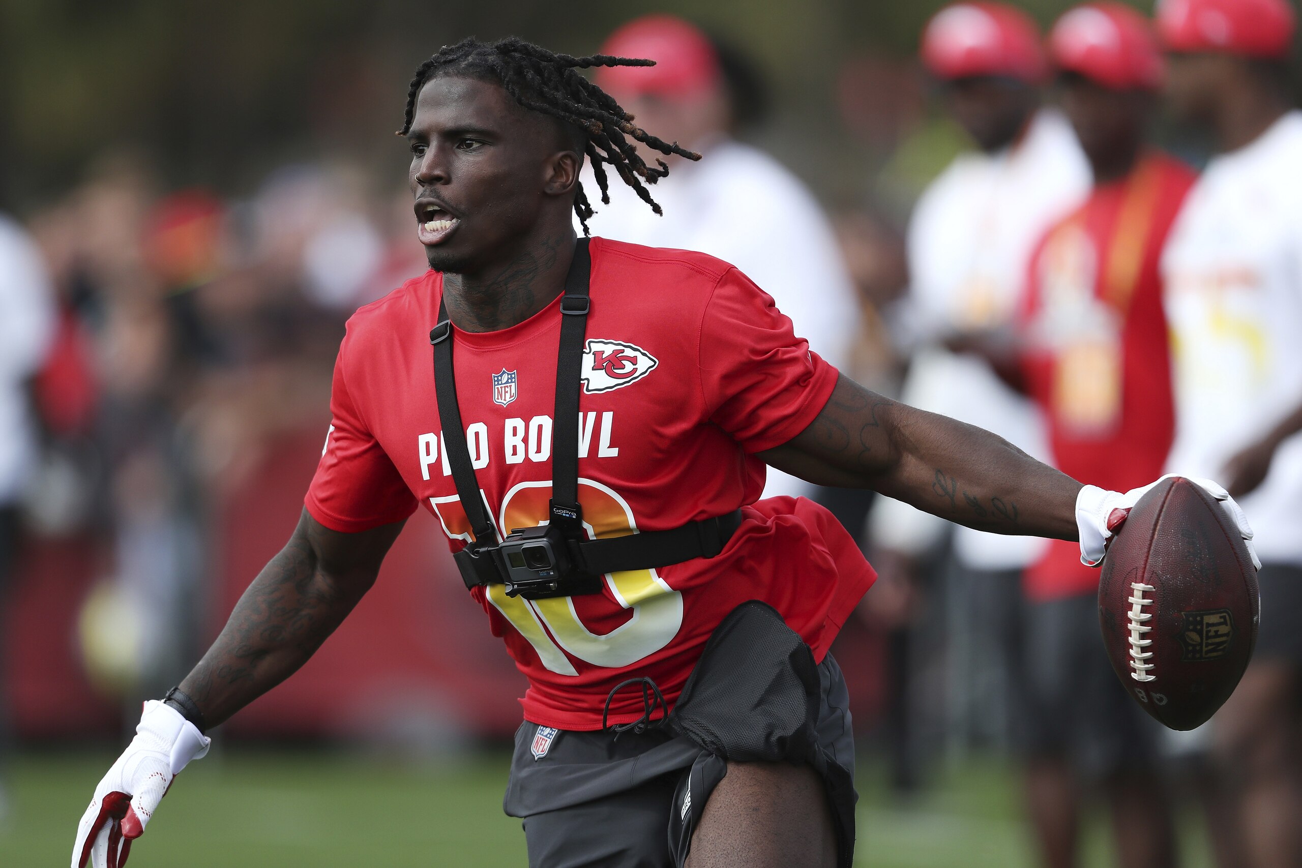 AFC wide receiver Tyreek Hill (10) runs with the ball during Pro Bowl NFL football practice, Thursday, Jan. 24, 2019, in Kissimmee, Fla. (AP Photo/Doug Benc)