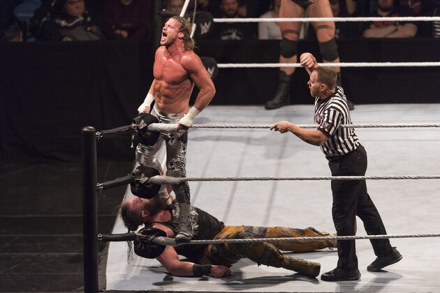 COLOGNE, GERMANY - NOVEMBER 07: Dolph Ziggler  competes in the ring against Braun Strowman during the WWE Live Show at Lanxess Arena on November 7, 2018 in Cologne, Germany. (Photo by Marc Pfitzenreuter/Getty Images)
