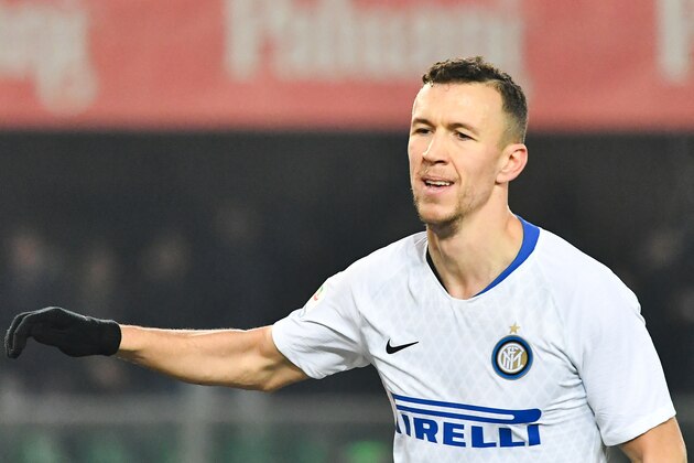 Inter Milan's Croatian midfielder Ivan Perisic celebrates after opening the scoring during the Italian Serie A Football match Chievo Verona vs Inter Milan at the Marcantonio-Bentegodi stadium in Verona. (Photo by Vincenzo PINTO / AFP)        (Photo credit should read VINCENZO PINTO/AFP/Getty Images)