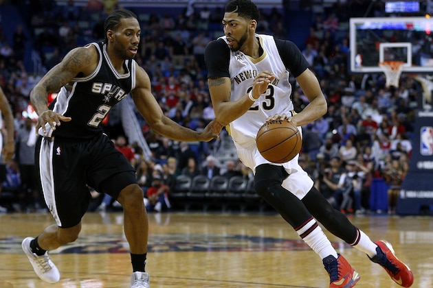 NEW ORLEANS, LA - MARCH 03:  Anthony Davis #23 of the New Orleans Pelicans drives against Kawhi Leonard #2 of the San Antonio Spurs during the second half of a game at the Smoothie King Center on March 3, 2017 in New Orleans, Louisiana. NOTE TO USER: User expressly acknowledges and agrees that, by downloading and or using this photograph, User is consenting to the terms and conditions of the Getty Images License Agreement.  (Photo by Jonathan Bachman/Getty Images)