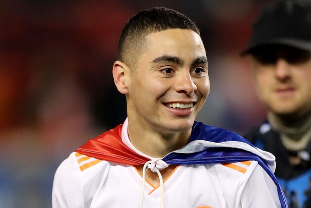HARRISON, NEW JERSEY - NOVEMBER 29: Miguel Almiron #10 of Atlanta United FC celebrates the win after the Eastern Conference Finals Leg 2 match against the New York Red Bulls at Red Bull Arena on November 29, 2018 in Harrison, New Jersey. (Photo by Elsa/Getty Images)