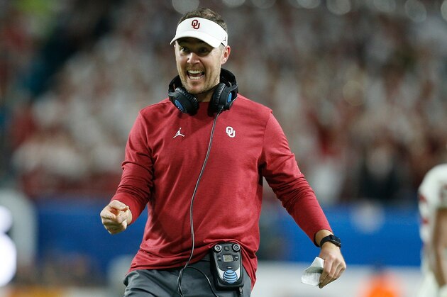MIAMI, FL - DECEMBER 29:  Head coach Lincoln Riley of the Oklahoma Sooners reacts against the Alabama Crimson Tide during the College Football Playoff Semifinal at the Capital One Orange Bowl at Hard Rock Stadium on December 29, 2018 in Miami, Florida.  (Photo by Michael Reaves/Getty Images)