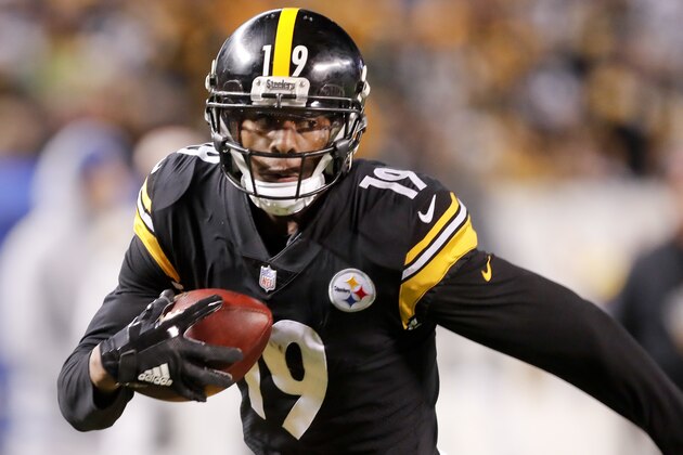 Pittsburgh Steelers wide receiver JuJu Smith-Schuster (19) heads to the end zone for a touchdown after making a catch against the Cincinnati Bengals in the third quarter of an NFL football game against the Cincinnati Bengals, Sunday, Dec. 30, 2018, in Pittsburgh. Driskel recovered the fumble. (AP Photo/Don Wright)