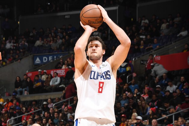 LOS ANGELES, CA - JANUARY 16:  Danilo Gallinari #8 of the LA Clippers shoots the ball against the Utah Jazz on January 16, 2019 at STAPLES Center in Los Angeles, California. NOTE TO USER: User expressly acknowledges and agrees that, by downloading and/or using this Photograph, user is consenting to the terms and conditions of the Getty Images License Agreement. Mandatory Copyright Notice: Copyright 2019 NBAE (Photo by Andrew D. Bernstein/NBAE via Getty Images)
