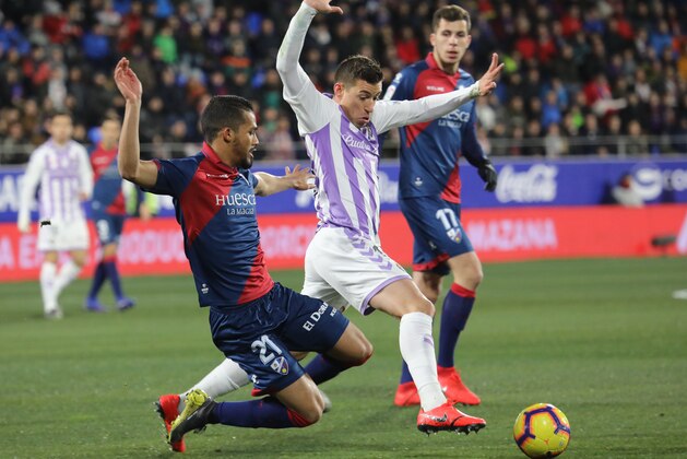 HUESCA, SPAIN -  FEBRUARY 1: Ruben Alcaraz of Valladolid during the La Liga match between SD Huesca and Valladolid at El Alcoraz on February 1, 2019 in Huesca, Spain. (Photo by Alvaro Jesus Calvo Lopez/Getty Images)