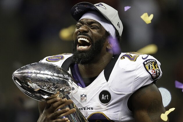 Baltimore Ravens free safety Ed Reed (20) holds the Vince Lombardi Trophy after defeating the San Francisco 49ers in the NFL Super Bowl XLVII football game, Sunday, Feb. 3, 2013, in New Orleans. The Ravens won 34-31. (AP Photo/Elaine Thompson)