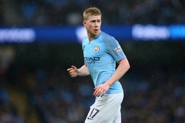 MANCHESTER, ENGLAND - JANUARY 26:  Kevin De Bruyne of Manchester City looks on during the FA Cup Fourth Round match between Manchester City and Burnley at Etihad Stadium on January 26, 2019 in Manchester, United Kingdom.  (Photo by Alex Livesey/Getty Images)