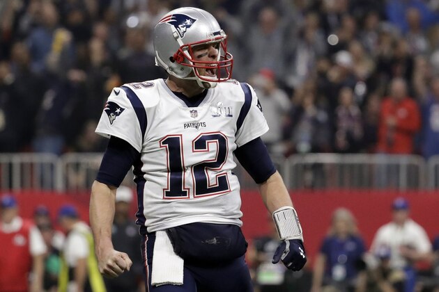 Tom Brady (12) de los Patriots de Nueva Inglaterra festeja tras un touchdown ante los Rams de Los Ángeles durante la segunda mitad del Super Bowl, el domingo 3 de febrero de 2019, en Atlanta. (AP Foto/Jeff Roberson)