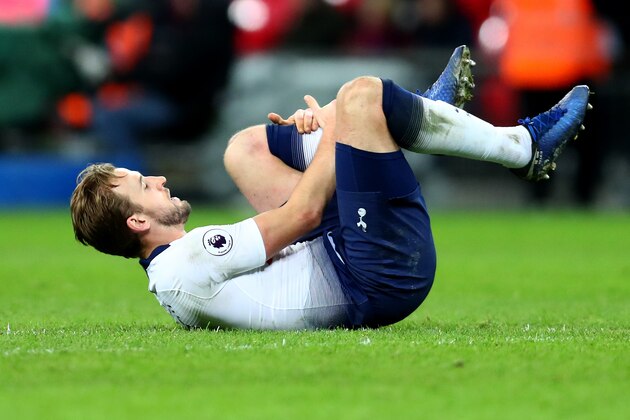 LONDON, ENGLAND - JANUARY 13: Harry Kane of Tottenham Hotspur holds his leg after a heavy challenge in the final moments of the Premier League match between Tottenham Hotspur and Manchester United at Wembley Stadium on January 13, 2019 in London, United Kingdom. (Photo by Clive Rose/Getty Images)