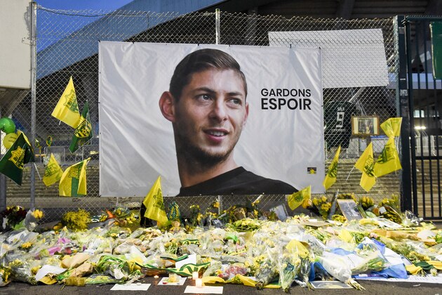 Flowers, messages and candles are placed in front of a giant portrait of Nantes' Argentinian forward Emilianio Sala before the French L1 football match between FC Nantes and AS Saint Etienne (ASSE) at the La Beaujoire stadium in Nantes, western France on January 30, 2019. - A plane transporting Sala -- who had just been transferred from French team Nantes to Premier League club Cardiff City in a 17-million-euro ($19.3-million) move -- and British pilot Dave Ibbotson vanished from radar around 20 kilometres (12 miles) north of the Channel island of Guernsey on January 21. (Photo by SEBASTIEN SALOM GOMIS / AFP)        (Photo credit should read SEBASTIEN SALOM GOMIS/AFP/Getty Images)