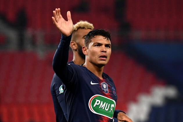 Paris Saint-Germain's Brazilian defender Thiago Silva salutes the audience at the end of the French Cup round of 32 football match between Paris Saint-Germain (PSG) and Strasbourg (RCS) at the Parc des Princes stadium in Paris on January 23, 2019. (Photo by FRANCK FIFE / AFP) (Photo credit should read FRANCK FIFE/AFP/Getty Images) Paris Saint-Germain's Brazilian defender Thiago Silva salutes the audience at the end of the French Cup round of 32 football match between Paris Saint-Germain (PSG) and Strasbourg (RCS) at the Parc des Princes stadium in Paris on January 23, 2019. (Photo by FRANCK FIFE / AFP) (Photo credit should read FRANCK FIFE/AFP/Getty Images)