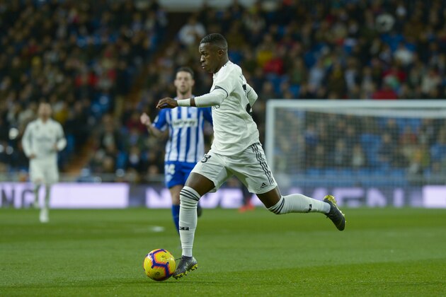 MADRID, SPAIN - FEBRUARY 03: Vinicius Jr of Real Madrid controls the ball during the La Liga match between Real Madrid CF and Deportivo Alaves at Estadio Santiago Bernabeu on February 3, 2019 in Madrid, Spain. (Photo by Patricio Realpe/Agencia Press South/Getty Images )