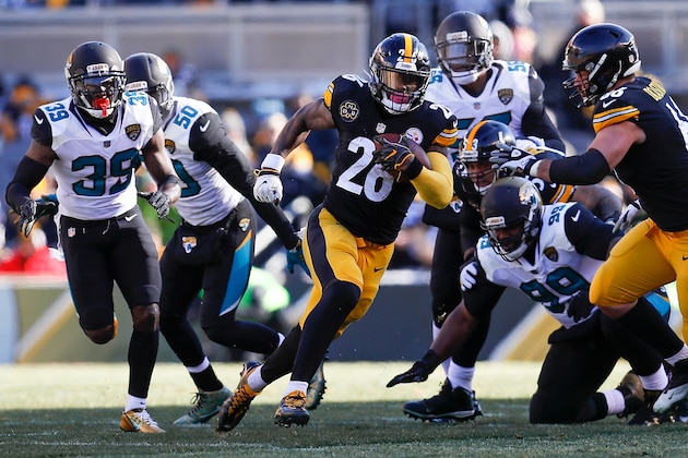 PITTSBURGH, PA - JANUARY 14:  Le'Veon Bell #26 of the Pittsburgh Steelers runs with the ball against the Jacksonville Jaguars during the first half of the AFC Divisional Playoff game at Heinz Field on January 14, 2018 in Pittsburgh, Pennsylvania.  (Photo by Kevin C. Cox/Getty Images)