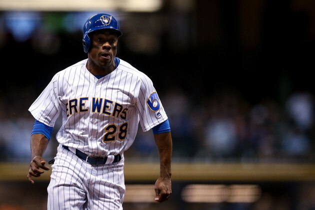 MILWAUKEE, WI - SEPTEMBER 08:  Curtis Granderson #28 of the Milwaukee Brewers runs to third base in the fourth inning against the San Francisco Giants at Miller Park on September 8, 2018 in Milwaukee, Wisconsin. (Photo by Dylan Buell/Getty Images)